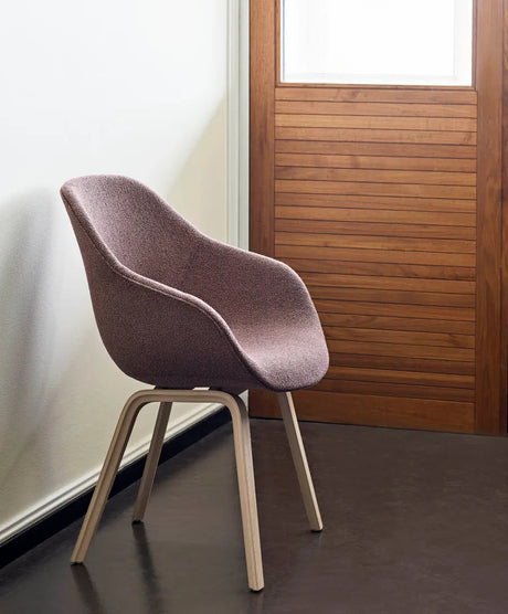 About a Chair AAC123 fra Hay - Prisgruppe 1 / Lakeret eg - Jacobsen Plus