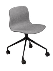 About a Chair AAC15 fra Hay