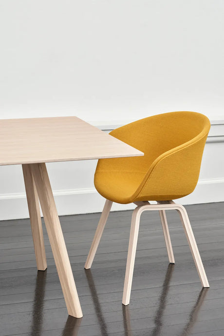About a Chair AAC23 fra Hay - Steelcut / Lakeret eg - Jacobsen Plus