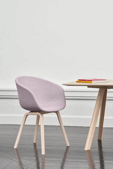 About a Chair AAC23 fra Hay - Steelcut / Lakeret eg - Jacobsen Plus