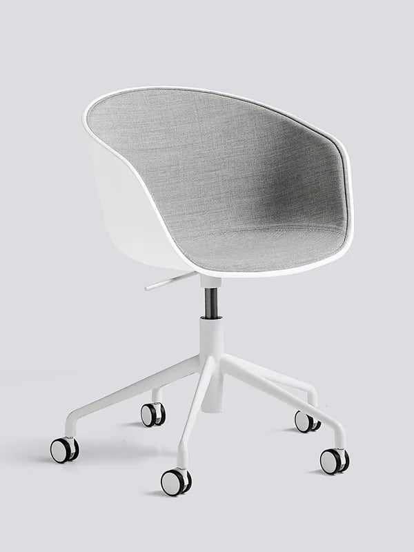 About a Chair AAC52 Forsidepolstret, hvid skal fra Hay