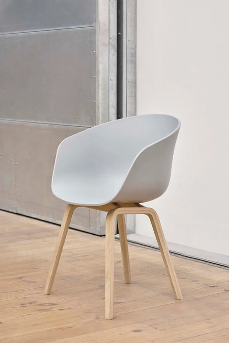About a Chair AAC22 fra Hay - White / Lakeret eg - Jacobsen Plus
