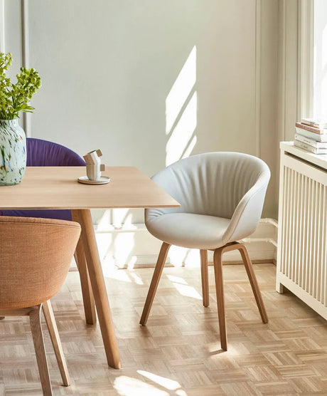 About a Chair AAC23 Soft fra Hay - Prisgruppe 1 / Lakeret eg - Jacobsen Plus
