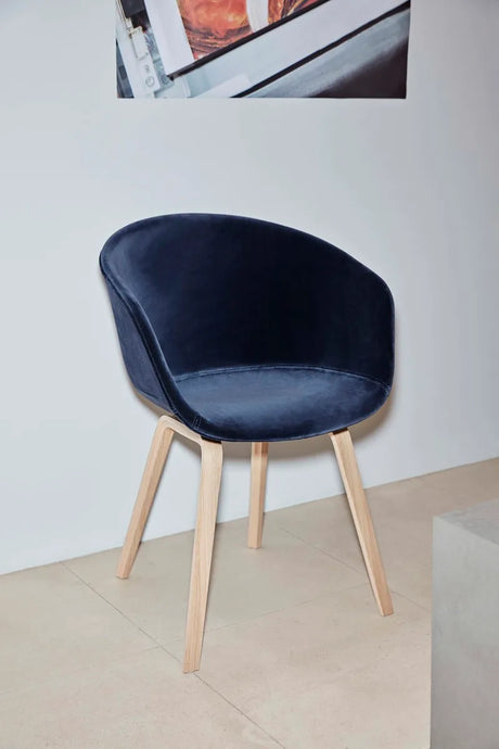 About a Chair AAC23 fra Hay - Steelcut / Lakeret eg - Jacobsen Plus
