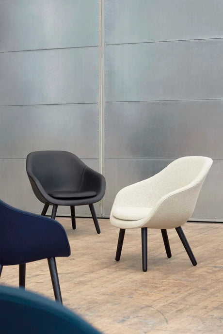 About a Lounge Chair low AAL82 fra Hay - Steelcut / Lakeret eg - Jacobsen Plus