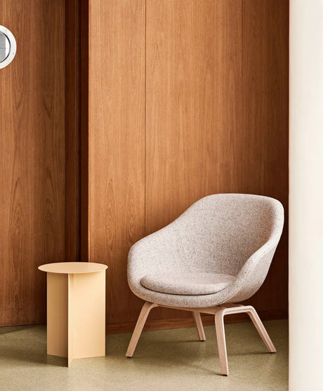 About a Lounge Chair low AAL83 fra Hay - Steelcut / Lakeret eg - Jacobsen Plus