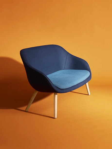 About a Lounge Sofa fra Hay - Steelcut / Lakeret eg - Jacobsen Plus