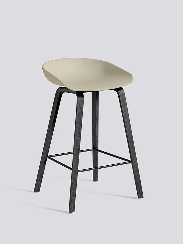 About a Stool AAS32 fra Hay - Lav - B 50 x D 43 x H 64-75 cm / Pastel green / Sortbejdset eg - Jacobsen Plus