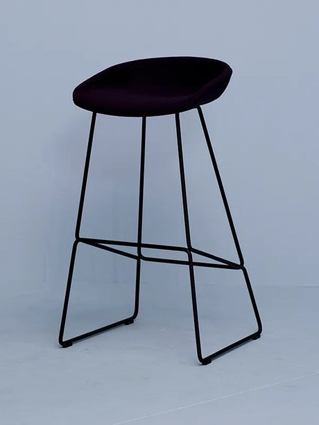 About a Stool AAS39 fra Hay - Lav - B 47 x D 45 x H 65-76 cm / Steelcut / Sort pulverlakeret stål - Jacobsen Plus