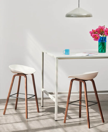 About a Stool AAS32 fra Hay - Lav - B 50 x D 43 x H 64-75 cm / Sort / Lakeret eg - Jacobsen Plus
