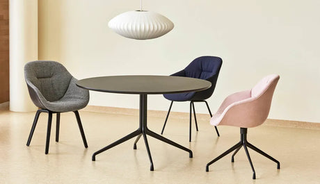 About a Chair AAC121 Soft fra Hay - Steelcut / Sort pulverlakeret aluminum - Jacobsen Plus