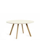 Copenhague CPH25 Bord, Ø140 cm fra Hay - Lakeret eg / Off white linoleum - Jacobsen Plus