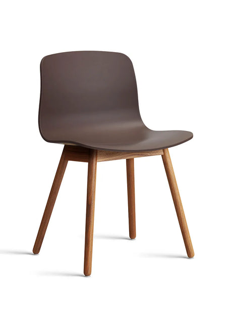 About a Chair AAC12 fra Hay - Raisin / Lakeret valnød - Jacobsen Plus