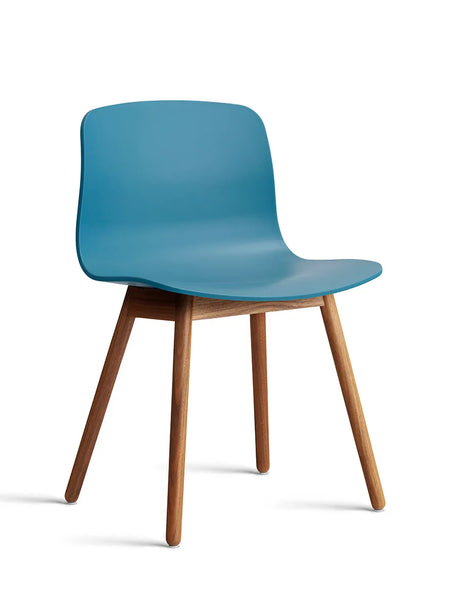 About a Chair AAC12 fra Hay - Azure Blue / Lakeret valnød - Jacobsen Plus