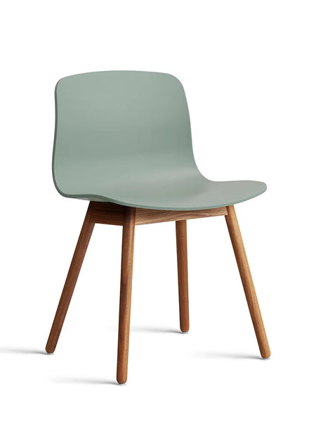 About a Chair AAC12 fra Hay - Fall Green / Lakeret valnød - Jacobsen Plus