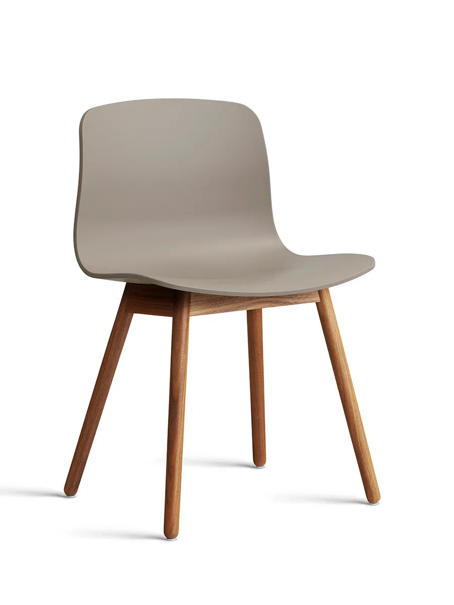 About a Chair AAC12 fra Hay - Khaki / Lakeret valnød - Jacobsen Plus