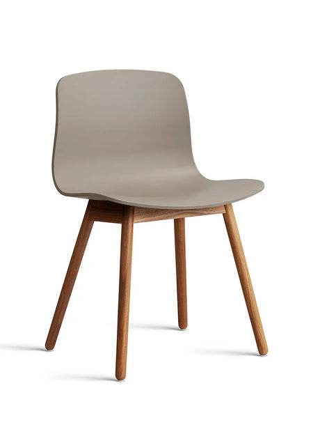 About a Chair AAC12 fra Hay - Khaki / Lakeret valnød - Jacobsen Plus