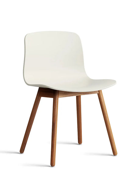 About a Chair AAC12 fra Hay - Melange Cream / Lakeret valnød - Jacobsen Plus