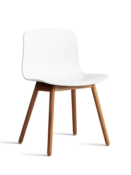 About a Chair AAC12 fra Hay - White / Lakeret valnød - Jacobsen Plus