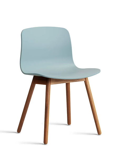 About a Chair AAC12 fra Hay - Dusty blue / Lakeret valnød - Jacobsen Plus