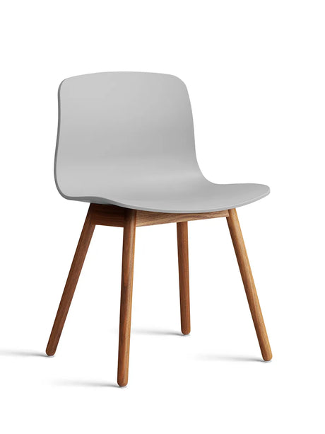 About a Chair AAC12 fra Hay - Concrete grey / Lakeret valnød - Jacobsen Plus