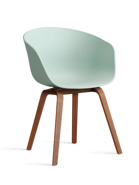 About a Chair AAC22 fra Hay - Dusty Mint / Lakeret valnød - Jacobsen Plus