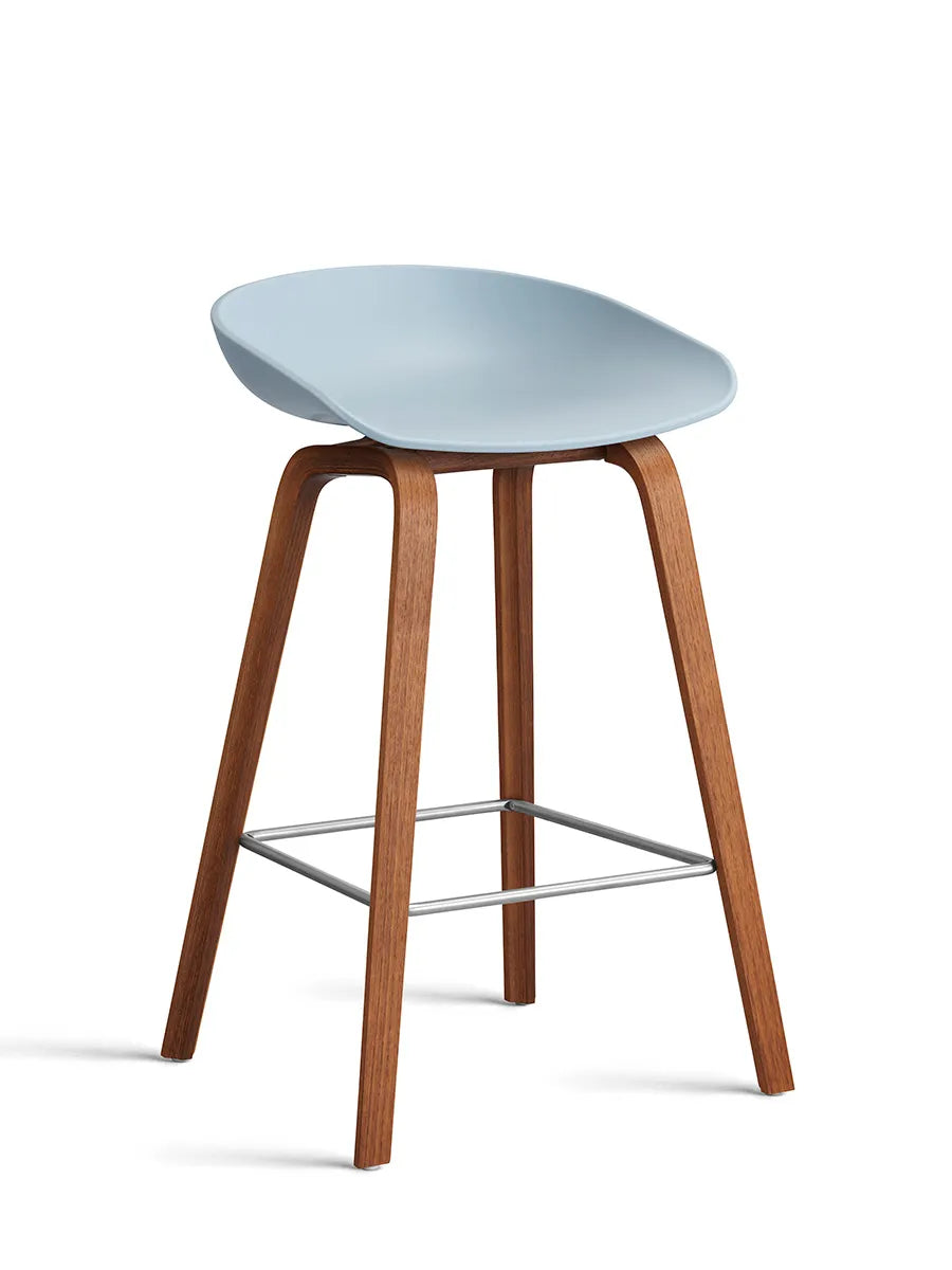 About a Stool AAS32 fra Hay - Lav - B 50 x D 43 x H 64-75 cm / Slate Blue / Lakeret valnød - Jacobsen Plus