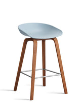 About a Stool AAS32 fra Hay - Lav - B 50 x D 43 x H 64-75 cm / Slate Blue / Lakeret valnød - Jacobsen Plus