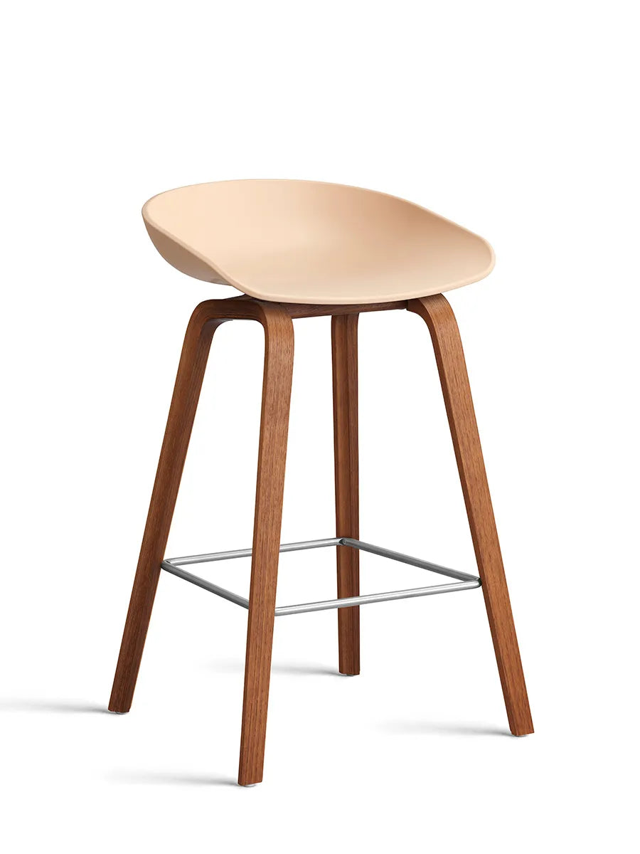 About a Stool AAS32 fra Hay - Lav - B 50 x D 43 x H 64-75 cm / Pale Peach / Lakeret valnød - Jacobsen Plus