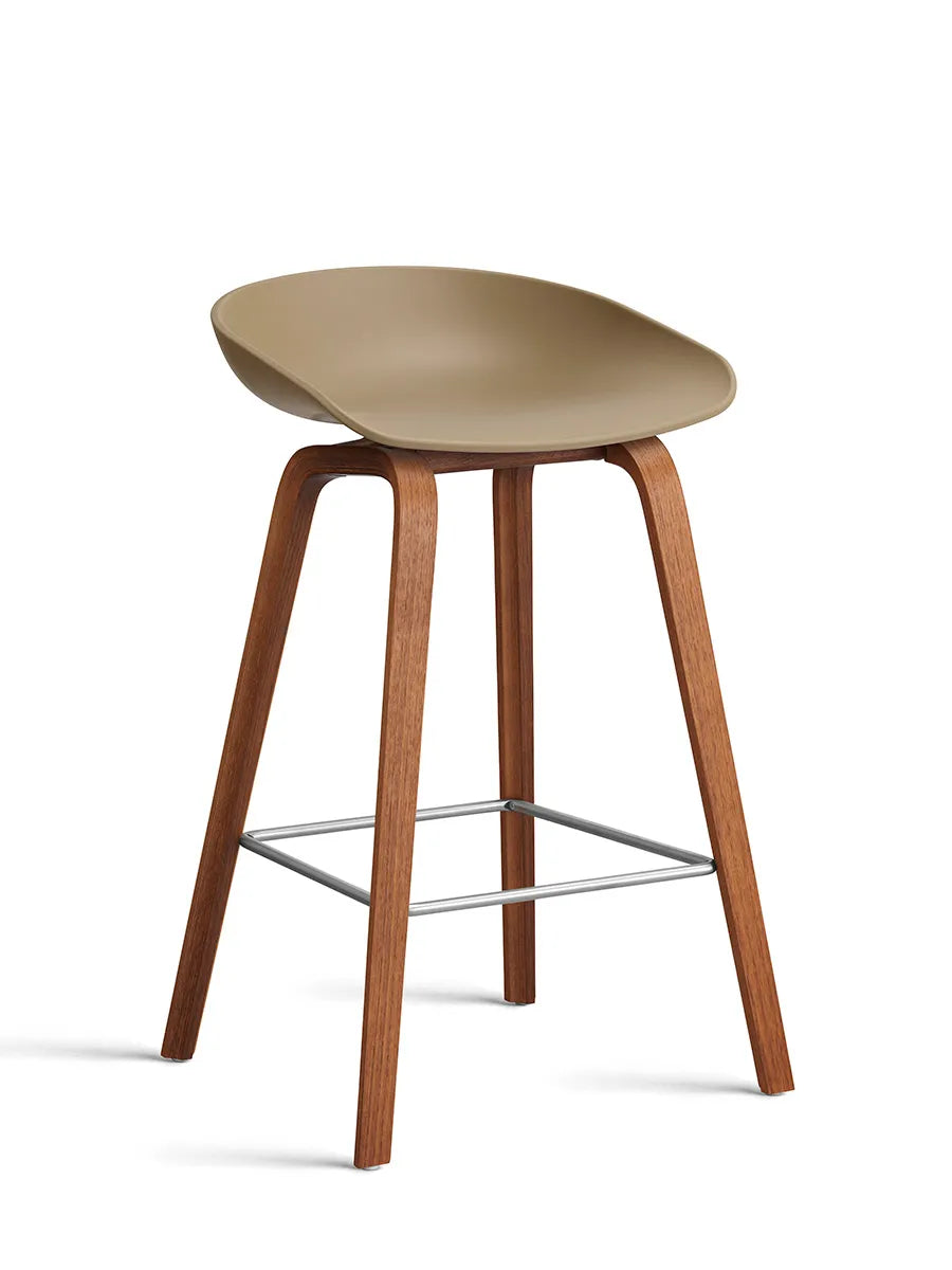 About a Stool AAS32 fra Hay - Lav - B 50 x D 43 x H 64-75 cm / Clay / Lakeret valnød - Jacobsen Plus