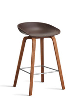 About a Stool AAS32 fra Hay - Lav - B 50 x D 43 x H 64-75 cm / Raisin / Lakeret valnød - Jacobsen Plus