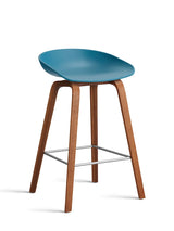 About a Stool AAS32 fra Hay - Lav - B 50 x D 43 x H 64-75 cm / Azure Blue / Lakeret valnød - Jacobsen Plus