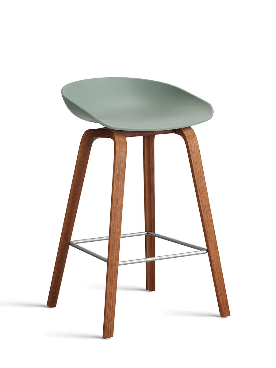 About a Stool AAS32 fra Hay - Lav - B 50 x D 43 x H 64-75 cm / Fall Green / Lakeret valnød - Jacobsen Plus