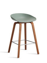 About a Stool AAS32 fra Hay - Lav - B 50 x D 43 x H 64-75 cm / Fall Green / Lakeret valnød - Jacobsen Plus