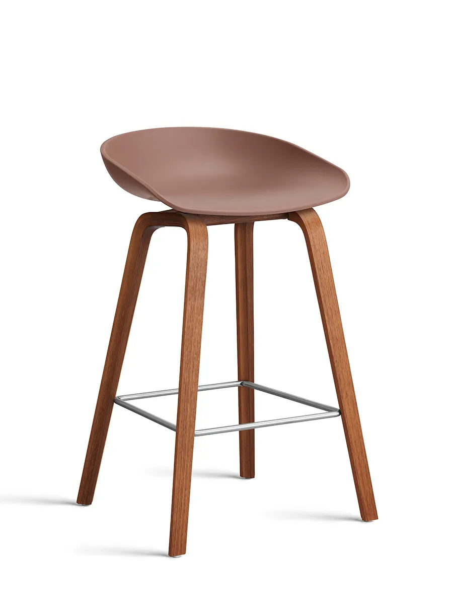 About a Stool AAS32 fra Hay - Lav - B 50 x D 43 x H 64-75 cm / Soft Brick / Lakeret valnød - Jacobsen Plus