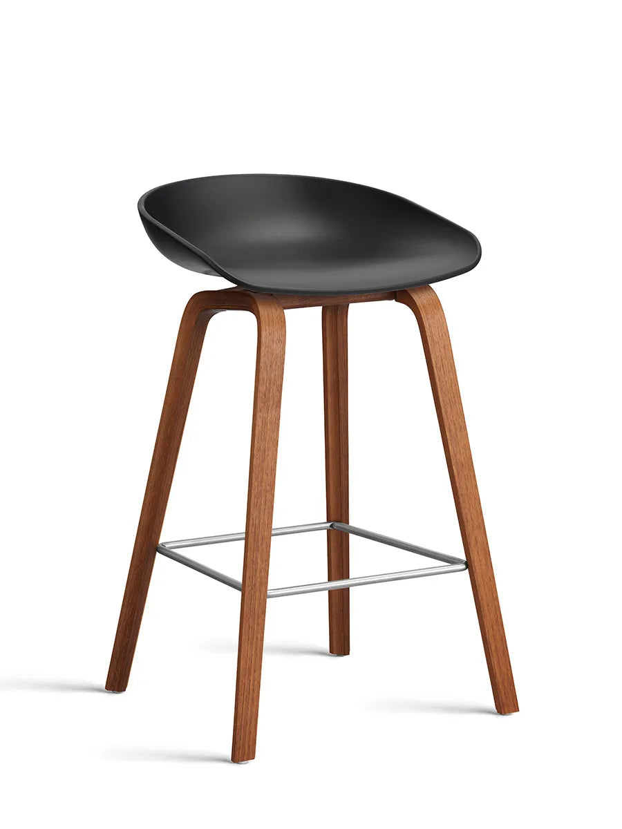 About a Stool AAS32 fra Hay - Lav - B 50 x D 43 x H 64-75 cm / Sort / Lakeret valnød - Jacobsen Plus