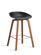 About a Stool AAS32 fra Hay - Lav - B 50 x D 43 x H 64-75 cm / Sort / Lakeret valnød - Jacobsen Plus