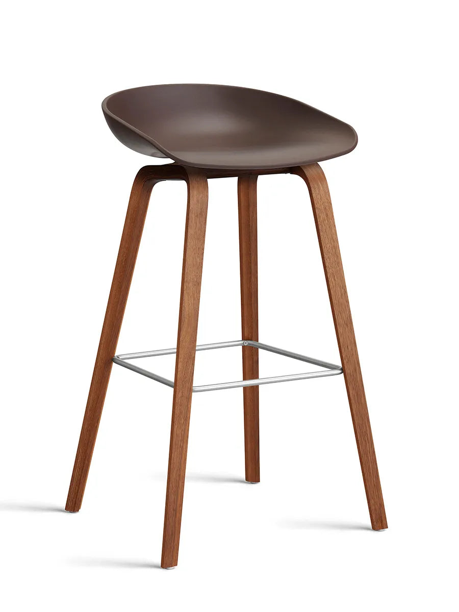 About a Stool AAS32 fra Hay - Høj - B 50 x D 46 x H 74-85 cm / Raisin / Lakeret valnød - Jacobsen Plus