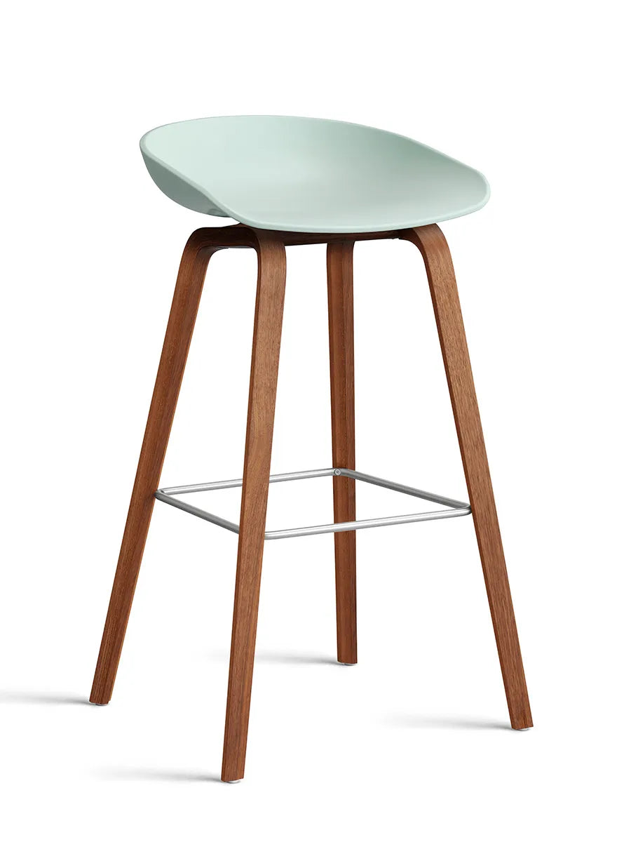 About a Stool AAS32 fra Hay - Høj - B 50 x D 46 x H 74-85 cm / Dusty Mint / Lakeret valnød - Jacobsen Plus