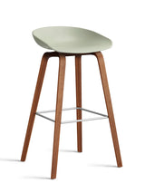 About a Stool AAS32 fra Hay - Høj - B 50 x D 46 x H 74-85 cm / Pastel green / Lakeret valnød - Jacobsen Plus