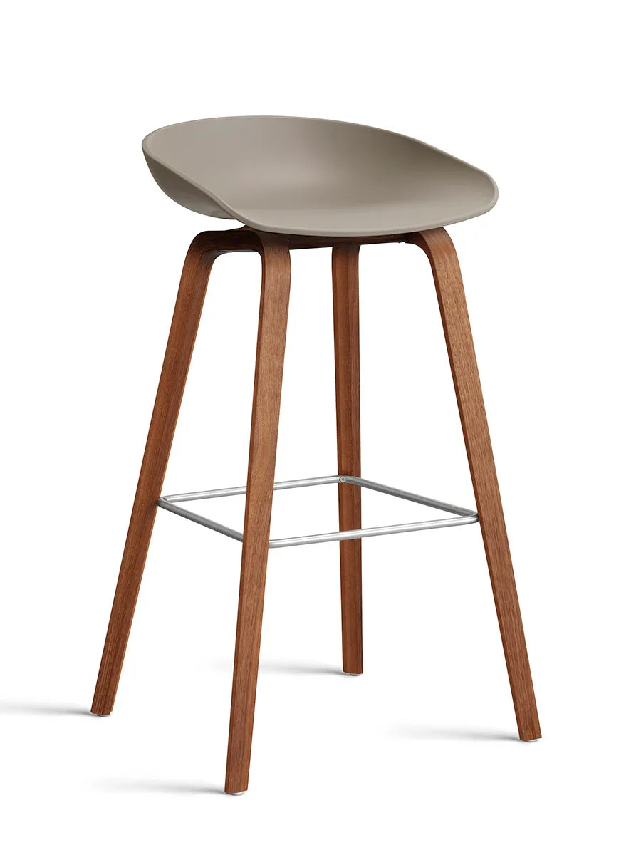 About a Stool AAS32 fra Hay - Høj - B 50 x D 46 x H 74-85 cm / Khaki / Lakeret valnød - Jacobsen Plus