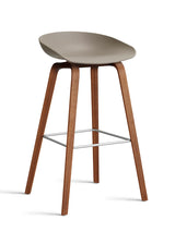 About a Stool AAS32 fra Hay - Høj - B 50 x D 46 x H 74-85 cm / Khaki / Lakeret valnød - Jacobsen Plus