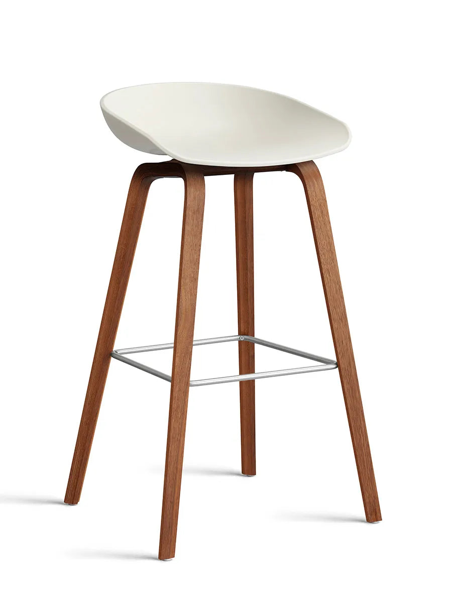 About a Stool AAS32 fra Hay - Høj - B 50 x D 46 x H 74-85 cm / Melange Cream / Lakeret valnød - Jacobsen Plus