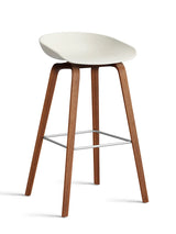 About a Stool AAS32 fra Hay - Høj - B 50 x D 46 x H 74-85 cm / Melange Cream / Lakeret valnød - Jacobsen Plus