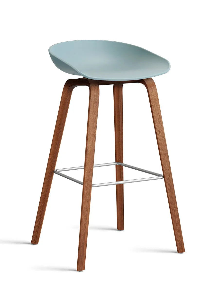 About a Stool AAS32 fra Hay - Høj - B 50 x D 46 x H 74-85 cm / Dusty blue / Lakeret valnød - Jacobsen Plus