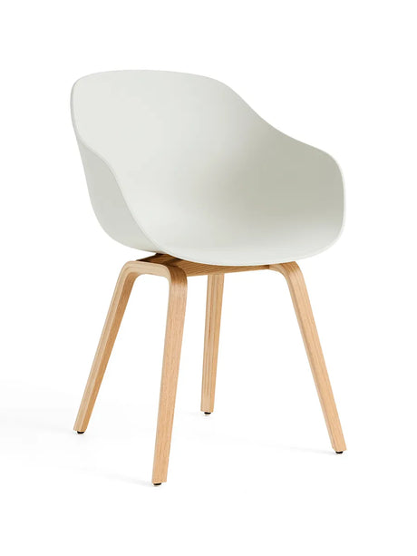 About a Chair AAC 222 fra Hay - Melange Cream / Lakeret eg - Jacobsen Plus