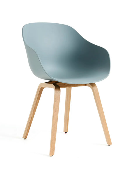 About a Chair AAC 222 fra Hay - Dusty blue / Lakeret eg - Jacobsen Plus
