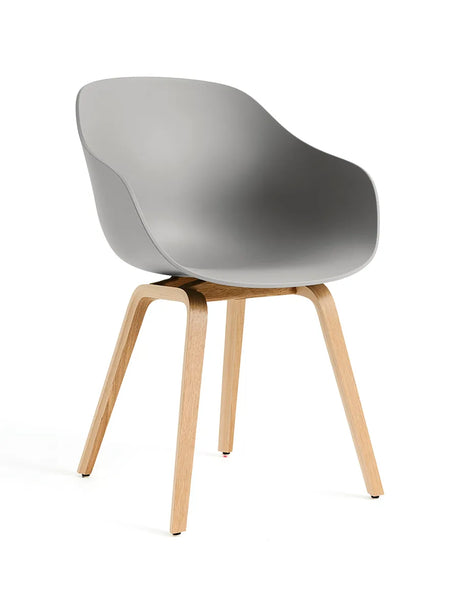 About a Chair AAC 222 fra Hay - Concrete grey / Lakeret eg - Jacobsen Plus