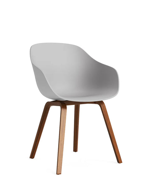 About a Chair AAC 222 fra Hay - Concrete grey / Lakeret valnød - Jacobsen Plus