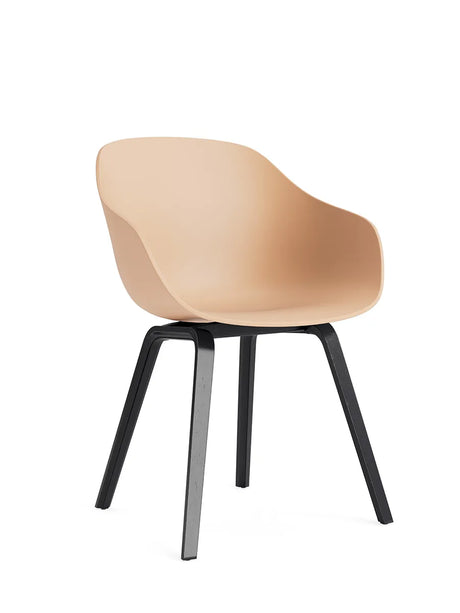 About a Chair AAC 222 fra Hay - Pale Peach / Sortlakeret eg - Jacobsen Plus